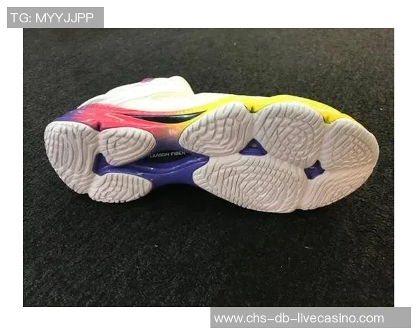 足球鞋底的设计与材料选择对运动表现的影响分析与探讨